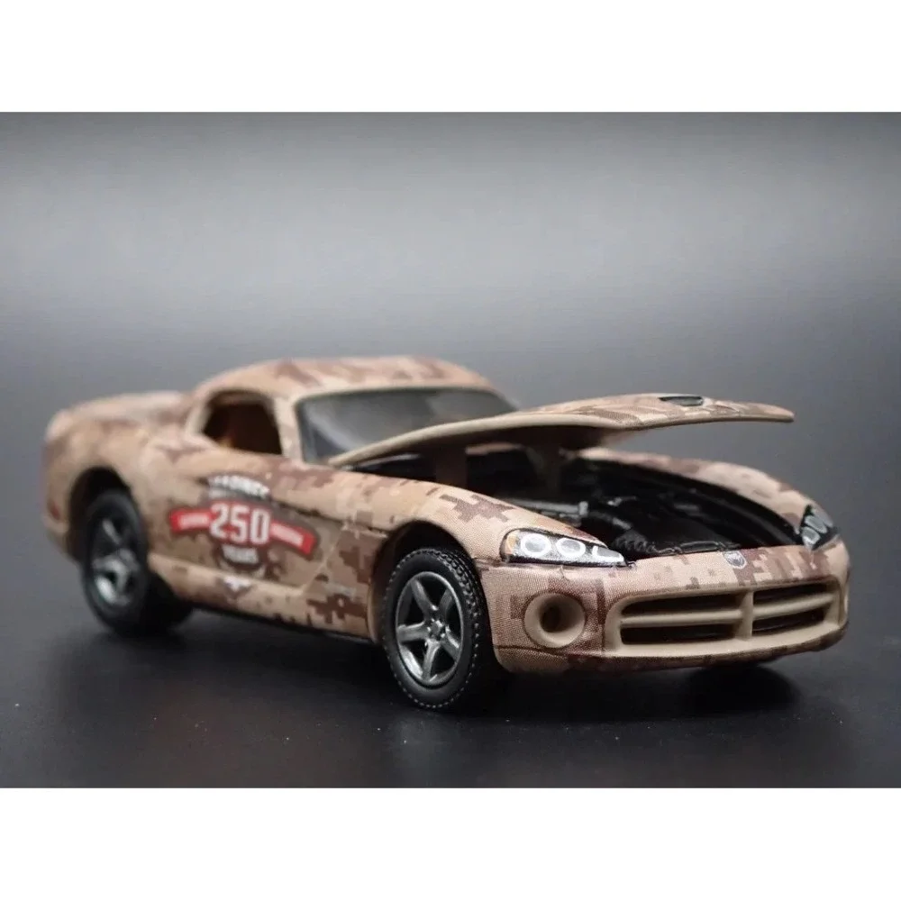 Johnny Lightning Marine‎ Corp 250 years 2008 Dodge Viper SRT Version A Semper Fi